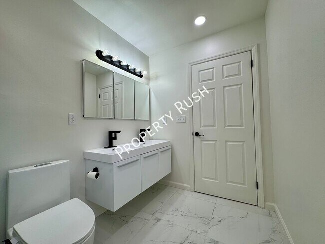 Building Photo - 7339 Brookside Dr