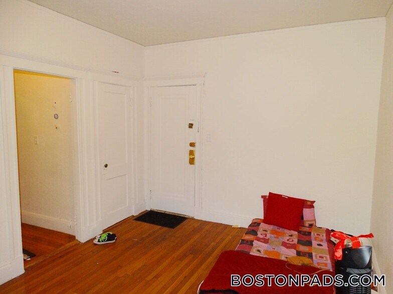 Building Photo - 1167 Boylston St