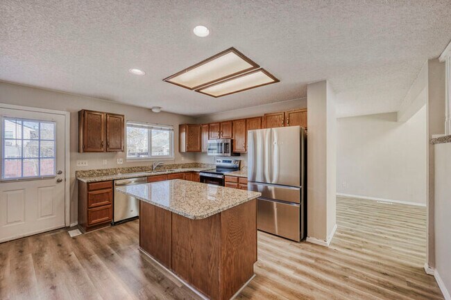 Building Photo - 8420 Ilex Dr