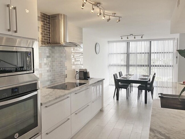 Building Photo - 400 Leslie Dr