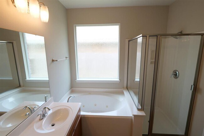 Building Photo - 6123 Summerfield Glade Ln