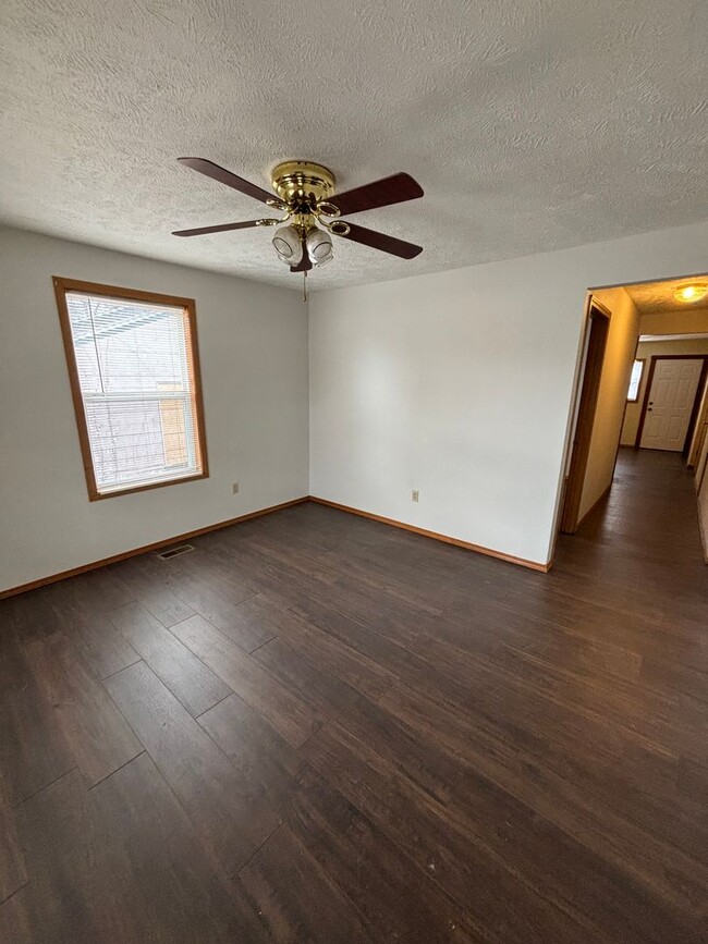 Building Photo - Updated 3 bed/1 bath home! With a 1 car ga...