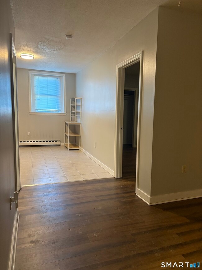 Building Photo - 36 Main St