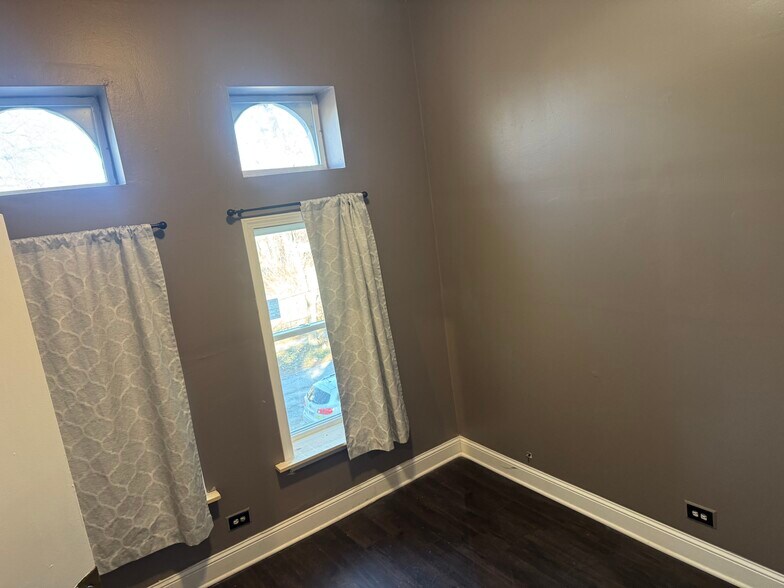 Building Photo - 635 W 62nd St