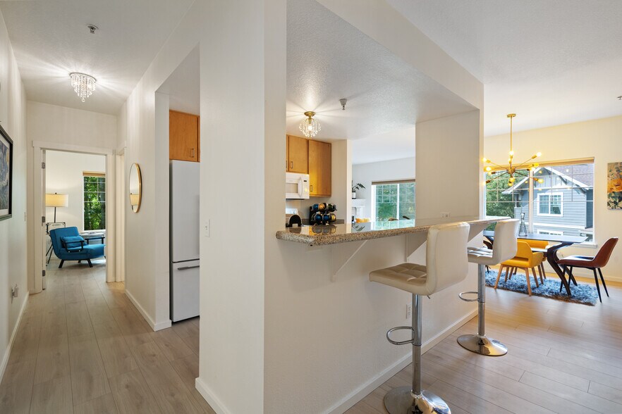 Kitchen/Breakfast bar - 10800 SE 17th Cir