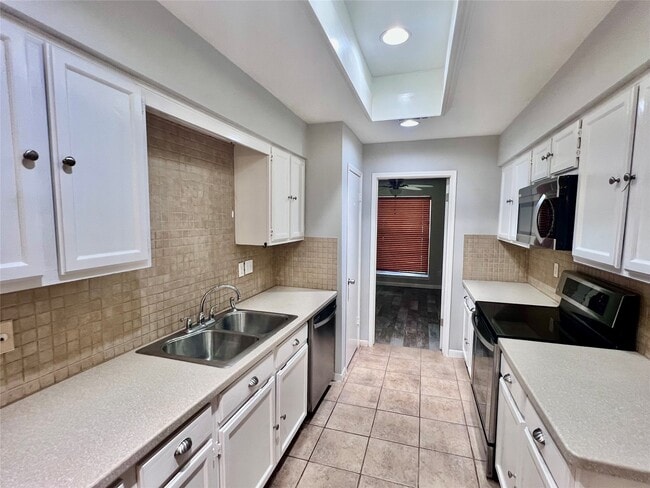 Building Photo - 9 N Deerfoot Cir
