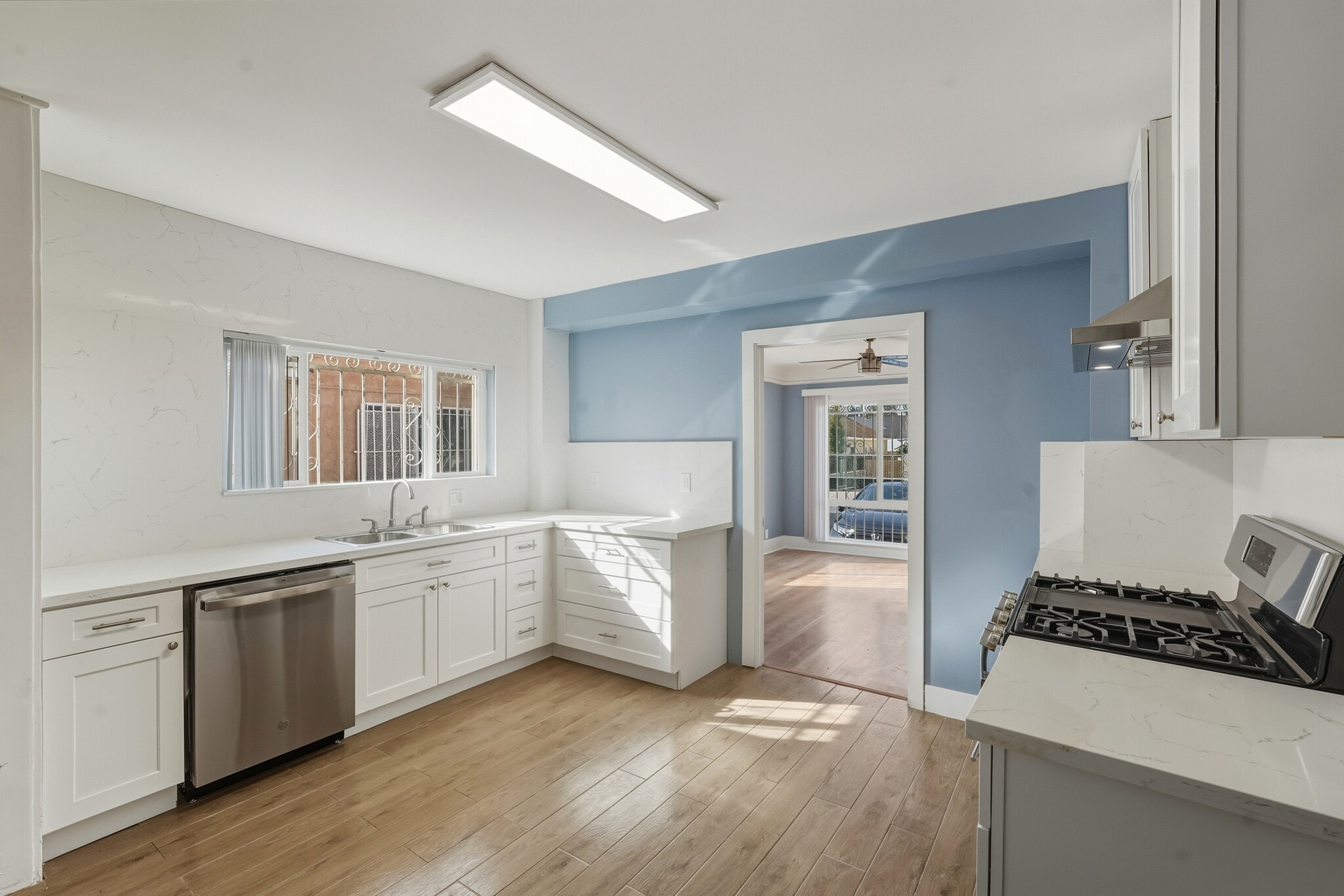 Building Photo - 1174 N Alexandria Ave