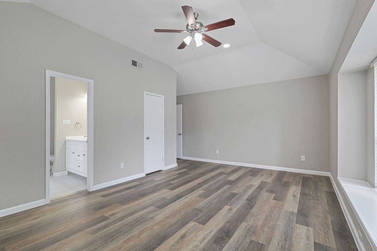Building Photo - 4951 Garden Grove Rd