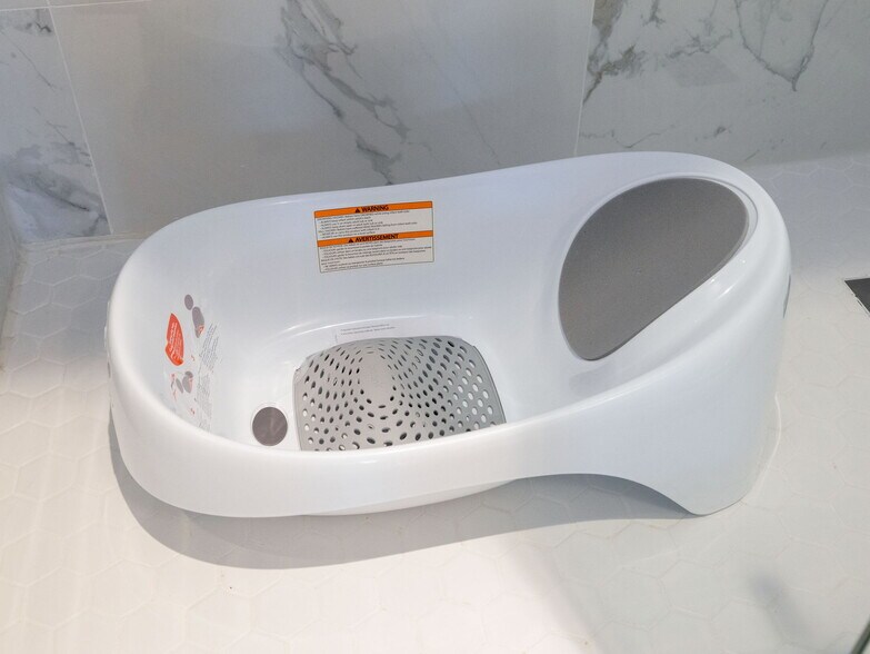 Building Photo - 168 School St