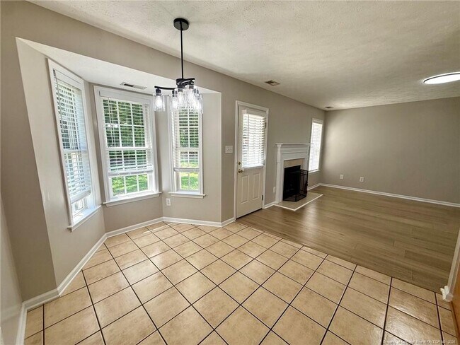 Building Photo - 604 Raven Pl
