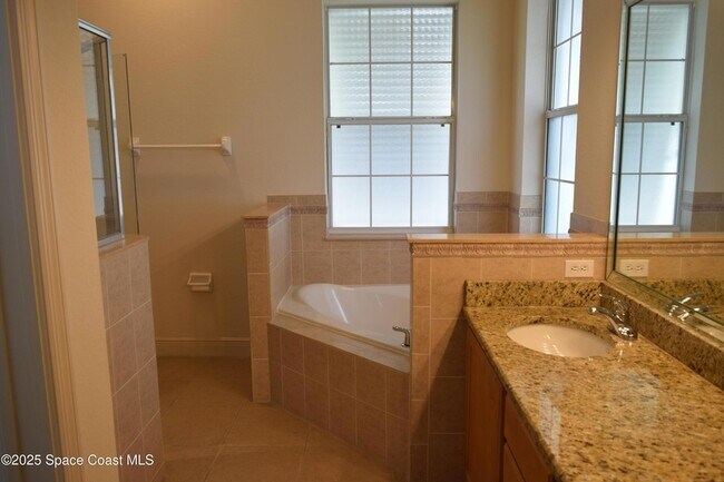 Building Photo - 1170 Eleuthera Dr NE