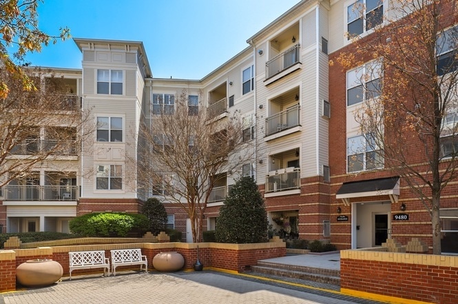 Court Yard - 9480 Virginia Center Blvd