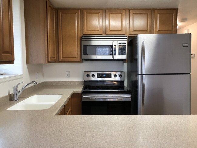 Kitchen - 1212 Walnut Ave