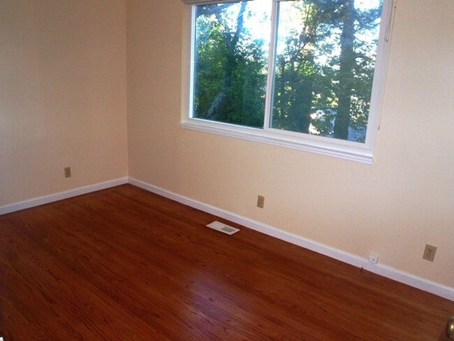 Building Photo - Pet Friendly Mill Valley Home w/ Hardwood floors and View