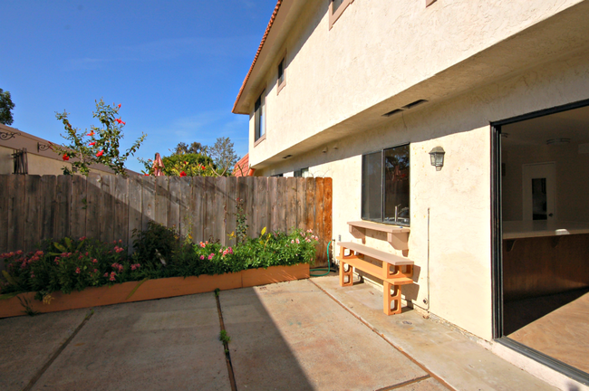 Building Photo - Beautiful 4BR/2.5BA Condo in Tanglewood!!!
