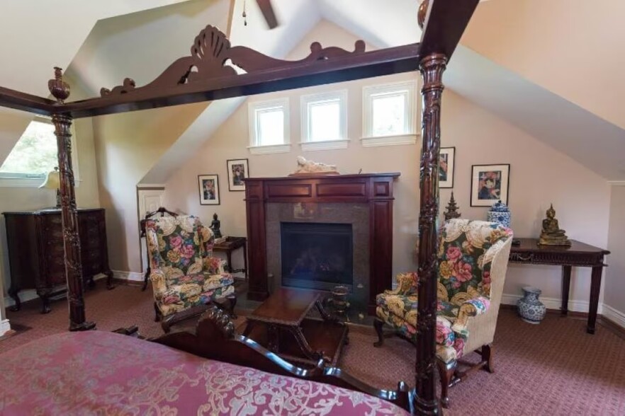 Building Photo - 244 S Plains Dr