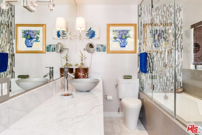 Building Photo - 2175 Ponet Dr