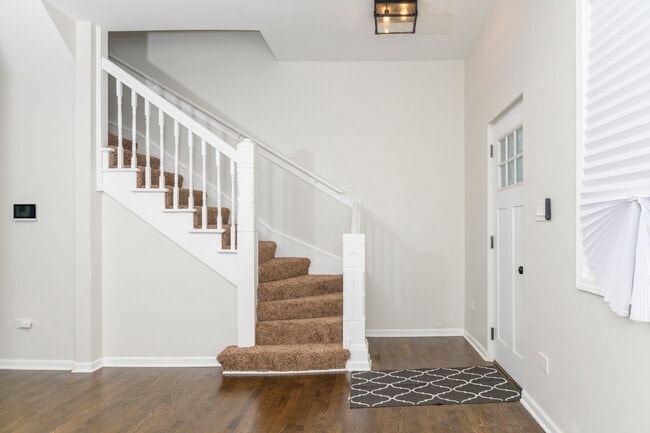 Building Photo - 429 W 102nd Pl