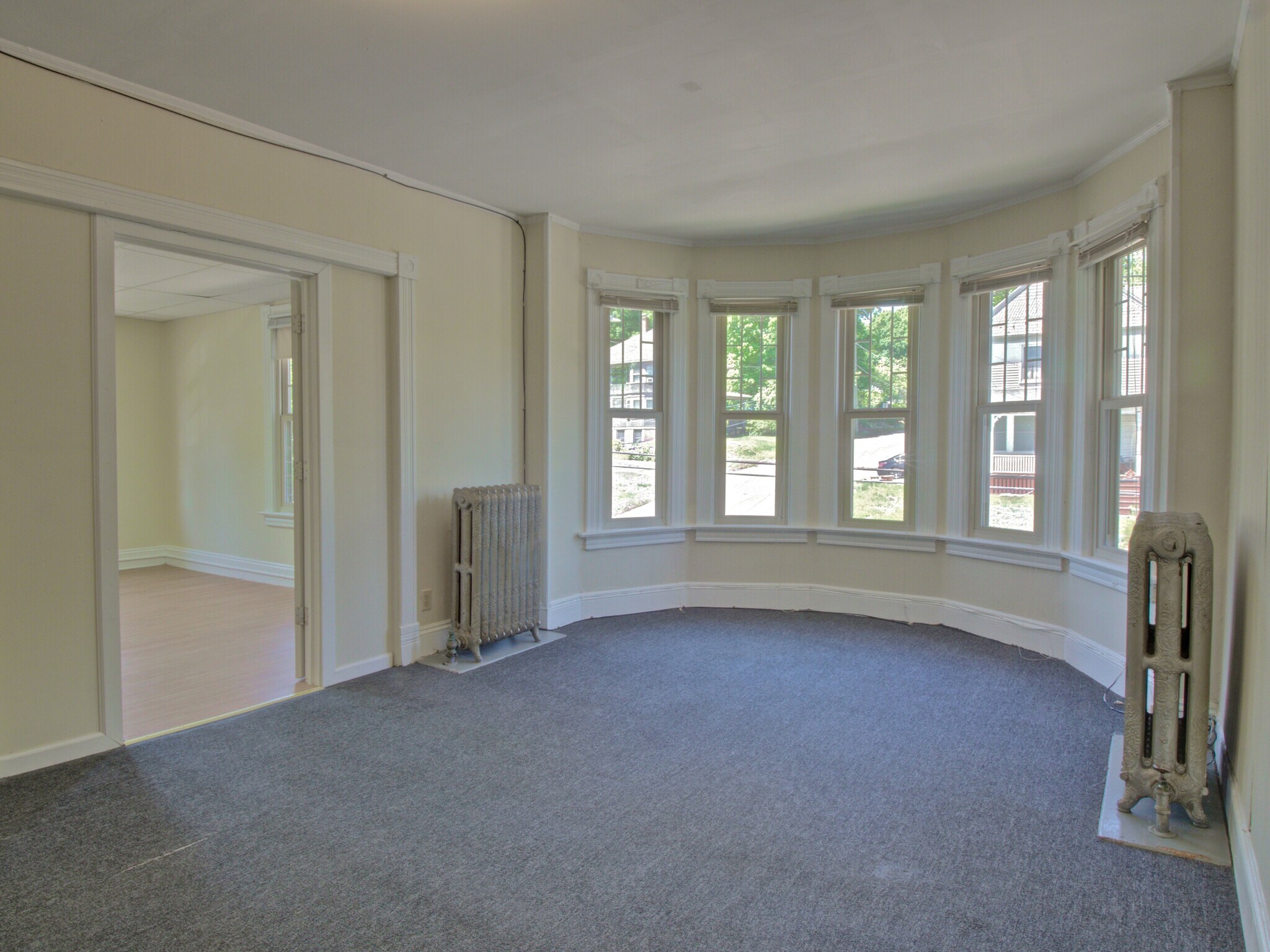 Building Photo - 324 Valley St