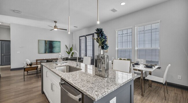 Building Photo - 4250 Woodridge Pkwy