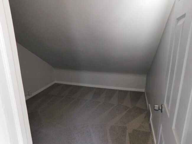 Building Photo - Private Entry Duplex near Lake St Clair