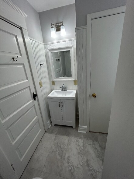 Building Photo - 201 Bonito St