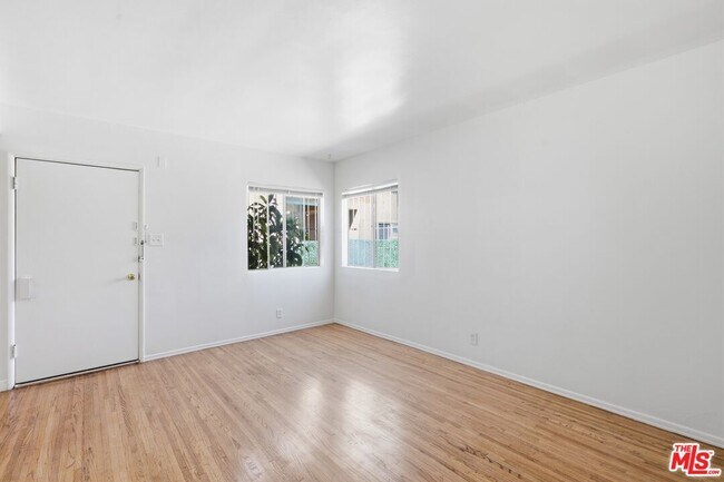 Building Photo - 2544 Thurman Ave.