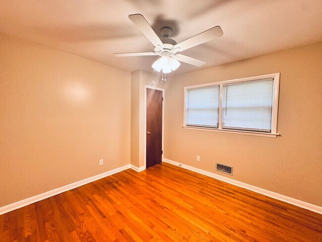 Building Photo - 113 Hydaway Dr