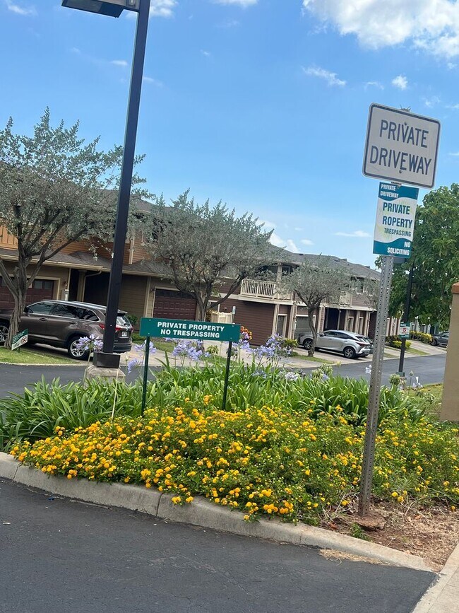 Building Photo - 2 Bedroom / 2.5 Bath Condo with 1 car gara...
