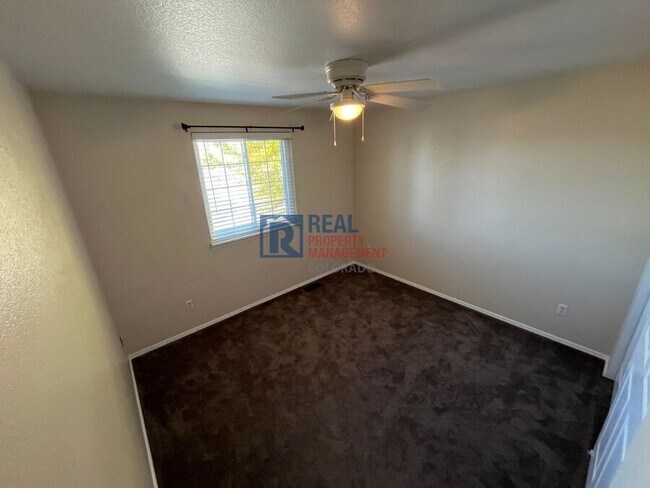 Building Photo - 4000 Dove Ln