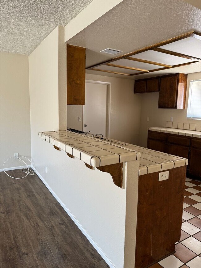 Building Photo - Apple Valley- Four Plex- 2 Bedrooms, 2 Bat...