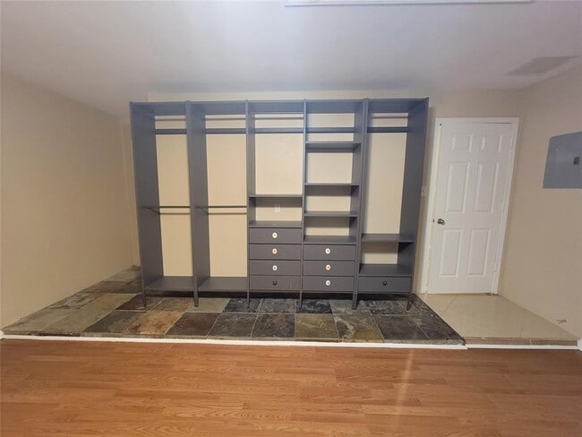 Building Photo - 3307 St Genevieve Dr