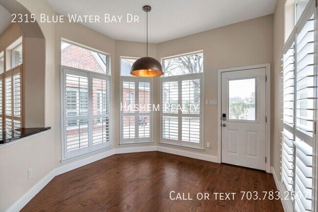 Building Photo - 2315 Blue Water Bay Dr