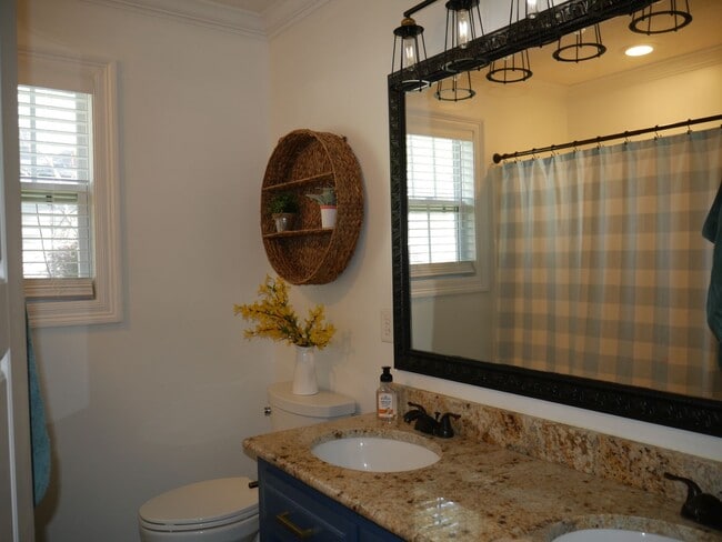 Building Photo - 4 bedroom home in Crestwood S/D