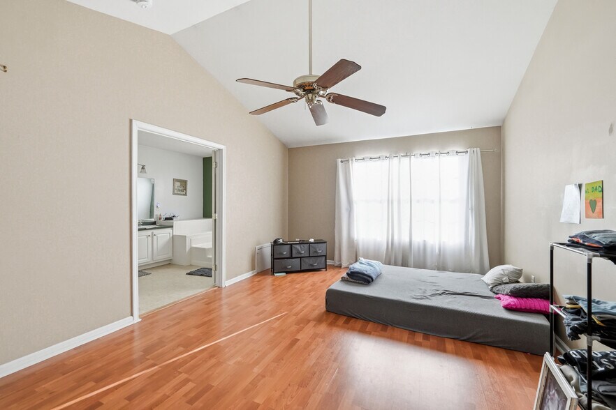 Building Photo - 327 Allens Ln