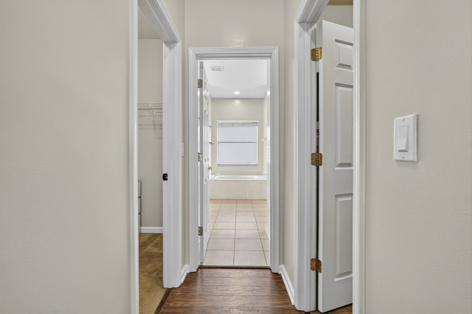 Building Photo - 1601 Majestic View Ln