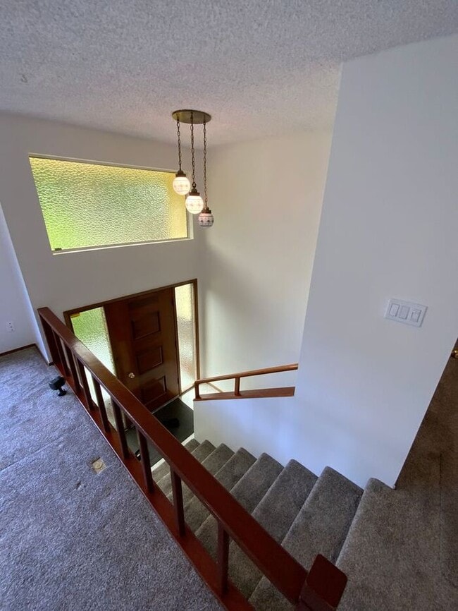 Building Photo - Fox Island home 3bdr 2 bath 2 car gar