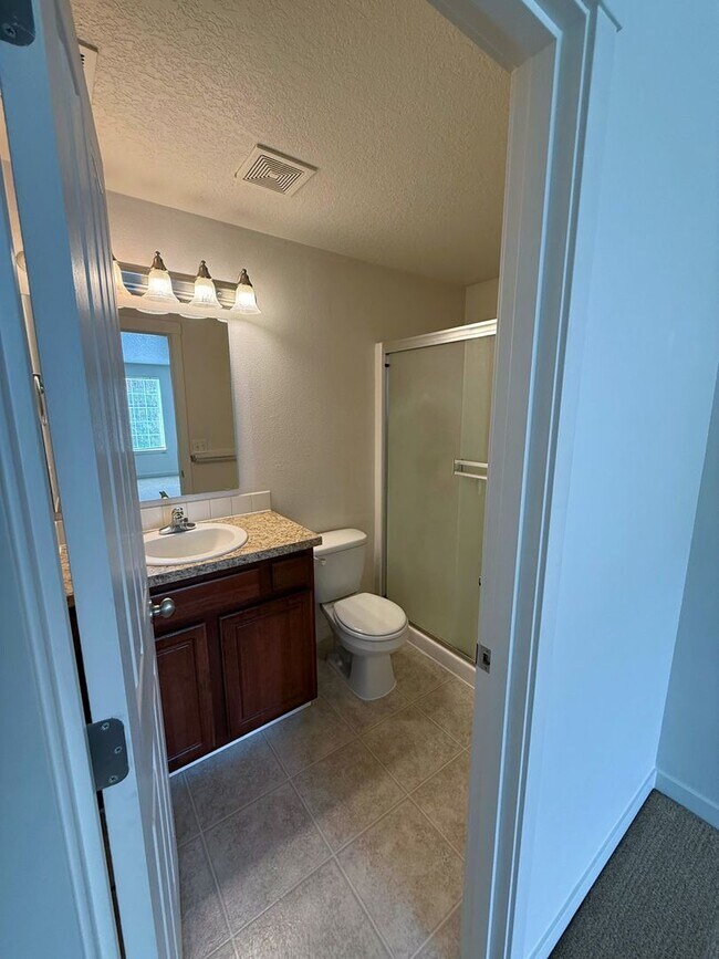 Building Photo - Spacious 3 Bed/2.5 Bath Home in Walnut Grove area!