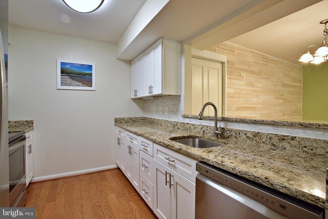 Building Photo - 13573 Orchard Dr