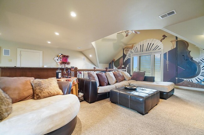 Building Photo - 6655 Traquair Pl