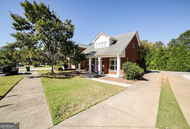 Building Photo - 104 Putters Dr