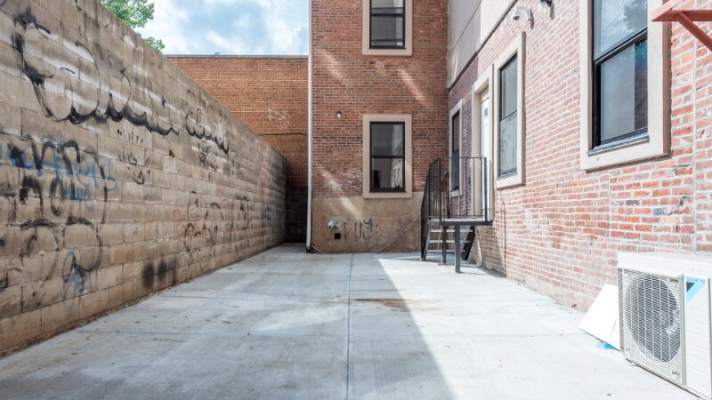 Building Photo - 724 5th Ave