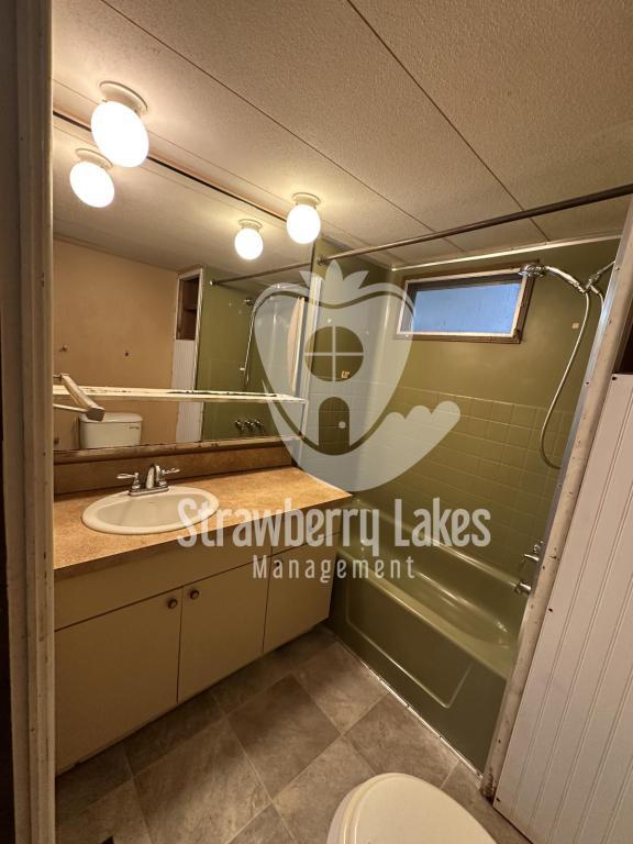 Building Photo - 121 Lakeside Dr