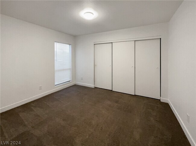 Building Photo - 3749 Carlyle Dr