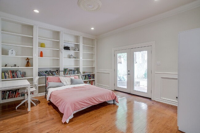 Building Photo - Private 4 Bedroom Retreat for Lease