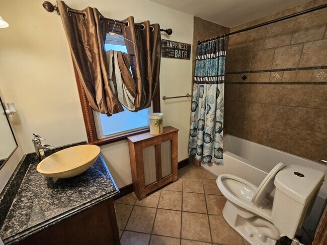 Building Photo - 3341 Hyde Park Ave