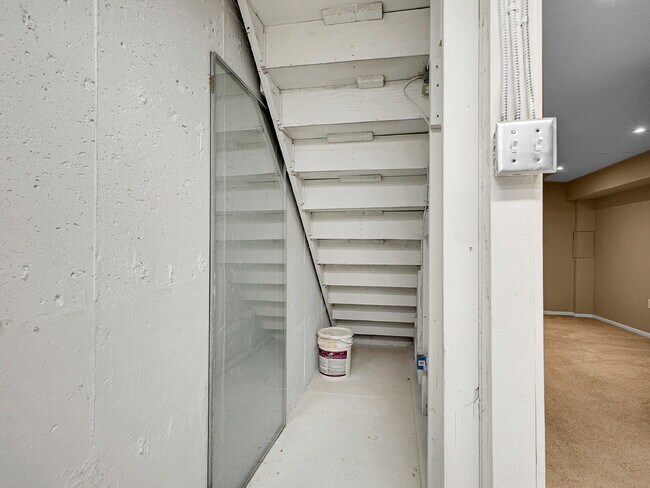 Building Photo - $2,295.00, 2-bed, 3-bath Condo in Westmins...
