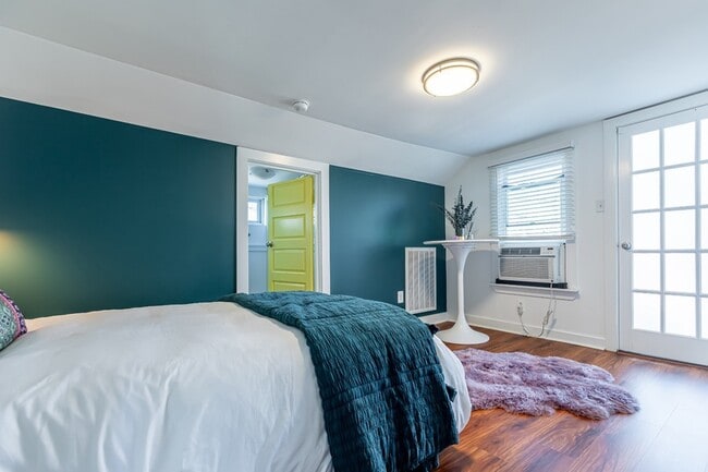 Building Photo - 310 S 7th St