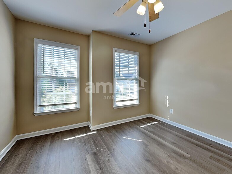 Building Photo - 5705 Beargrass Ln