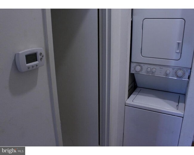 Building Photo - 2031 South St